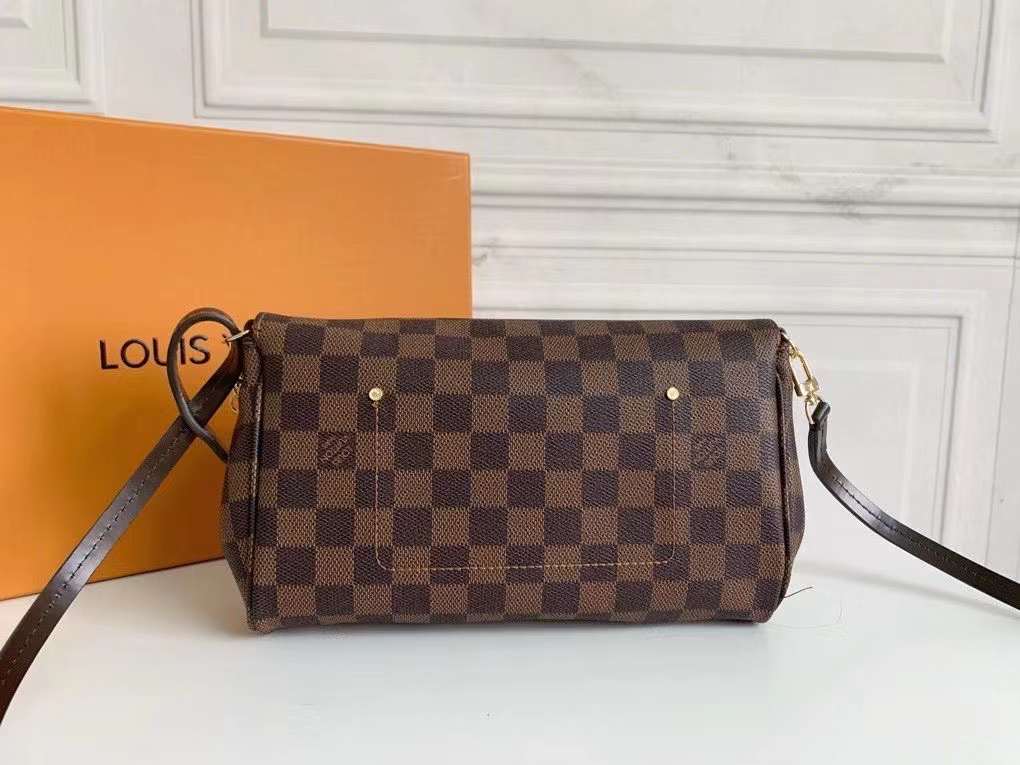 LOUIS VUITTON ルイヴィトン FAVORITE ショルダーバッグ M40718