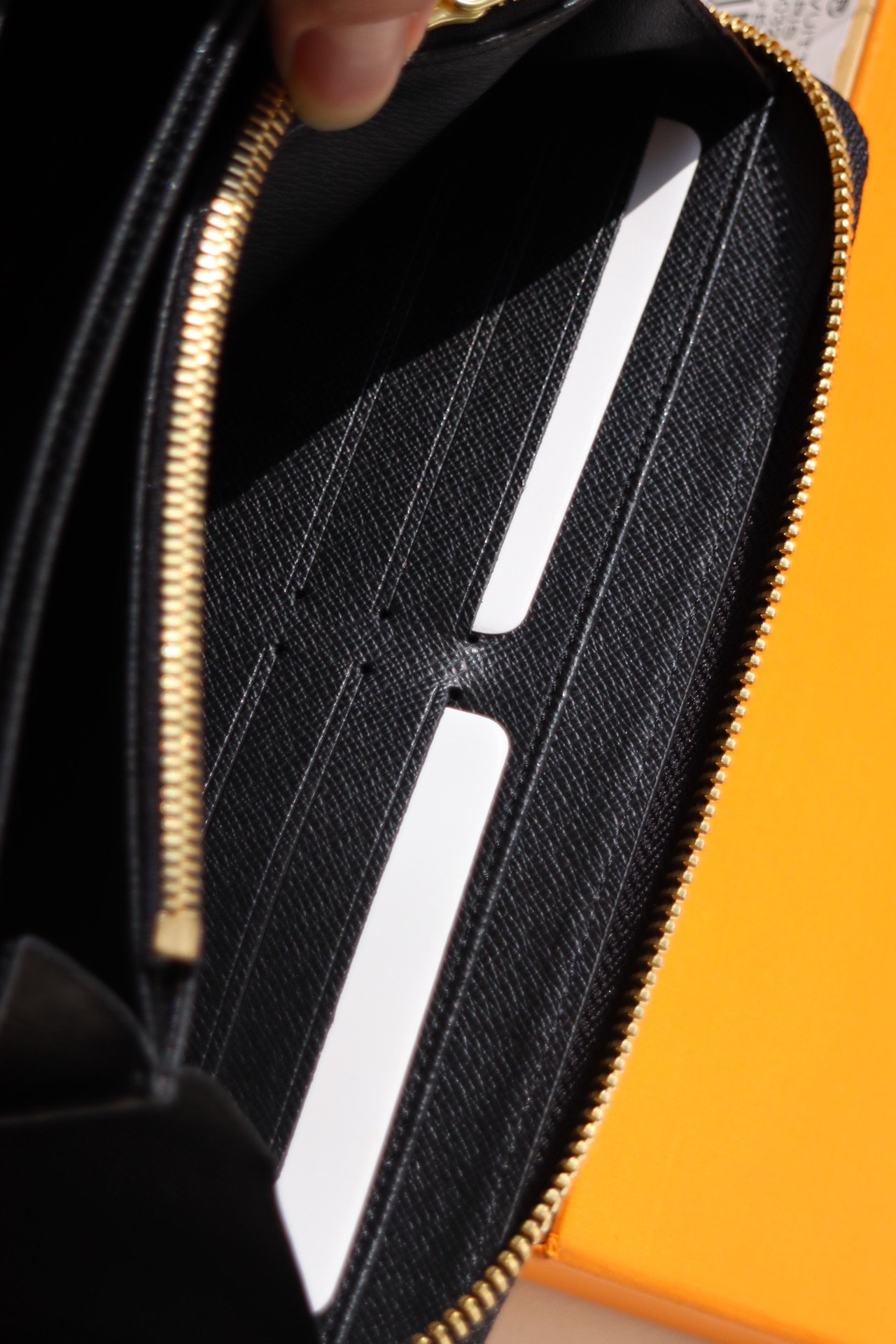 Louis Vuitton (ルイ・ヴィトン) 財布 11x8.5x2 cm