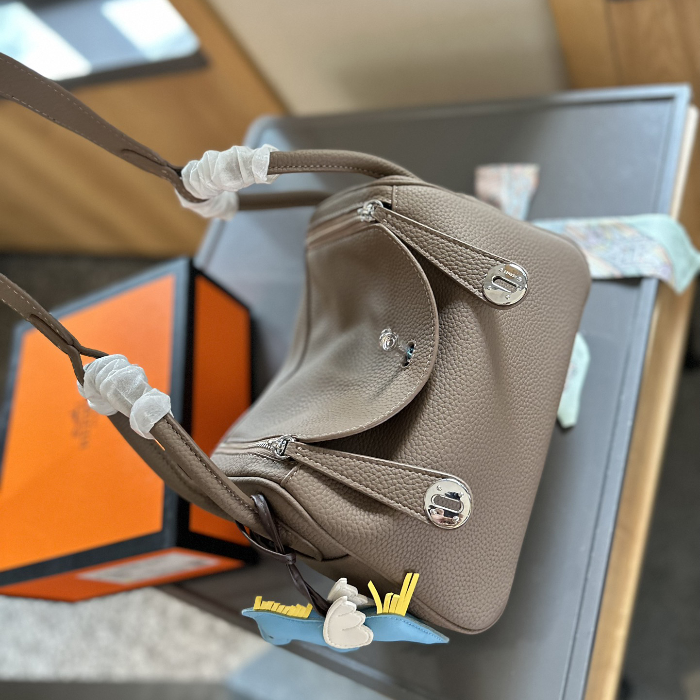 《上品★》【HERMES】リンディ26ハンドバッグ(エトゥープ)