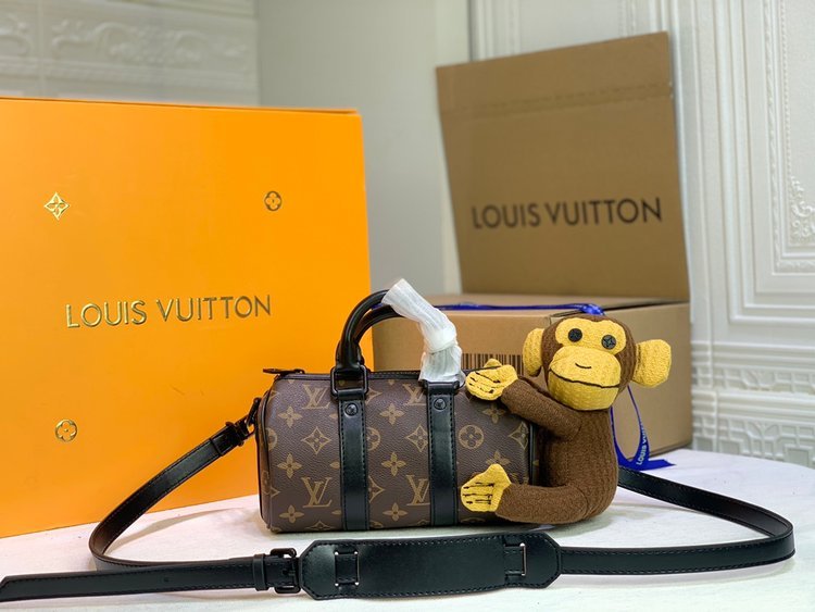 LouisVuitton ルイヴィトン ショルダーバッグ & クロスボディバッグ M80118