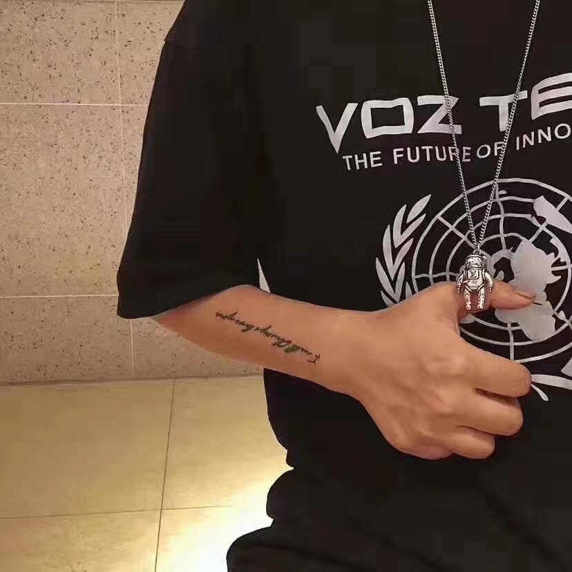 LOUIS VUITTON（ルイヴィトン）宇宙飛行士 ネックレス