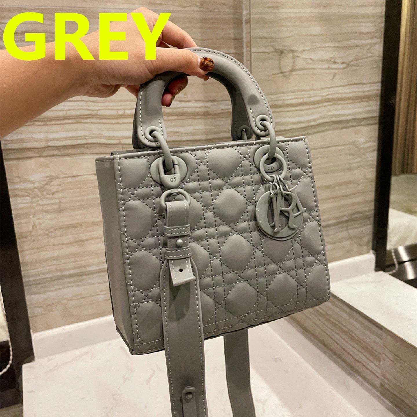 【ディオール】累積売上総額第１位·ウルトラマット ミディアムバッグ-選べる11色-BUYMA