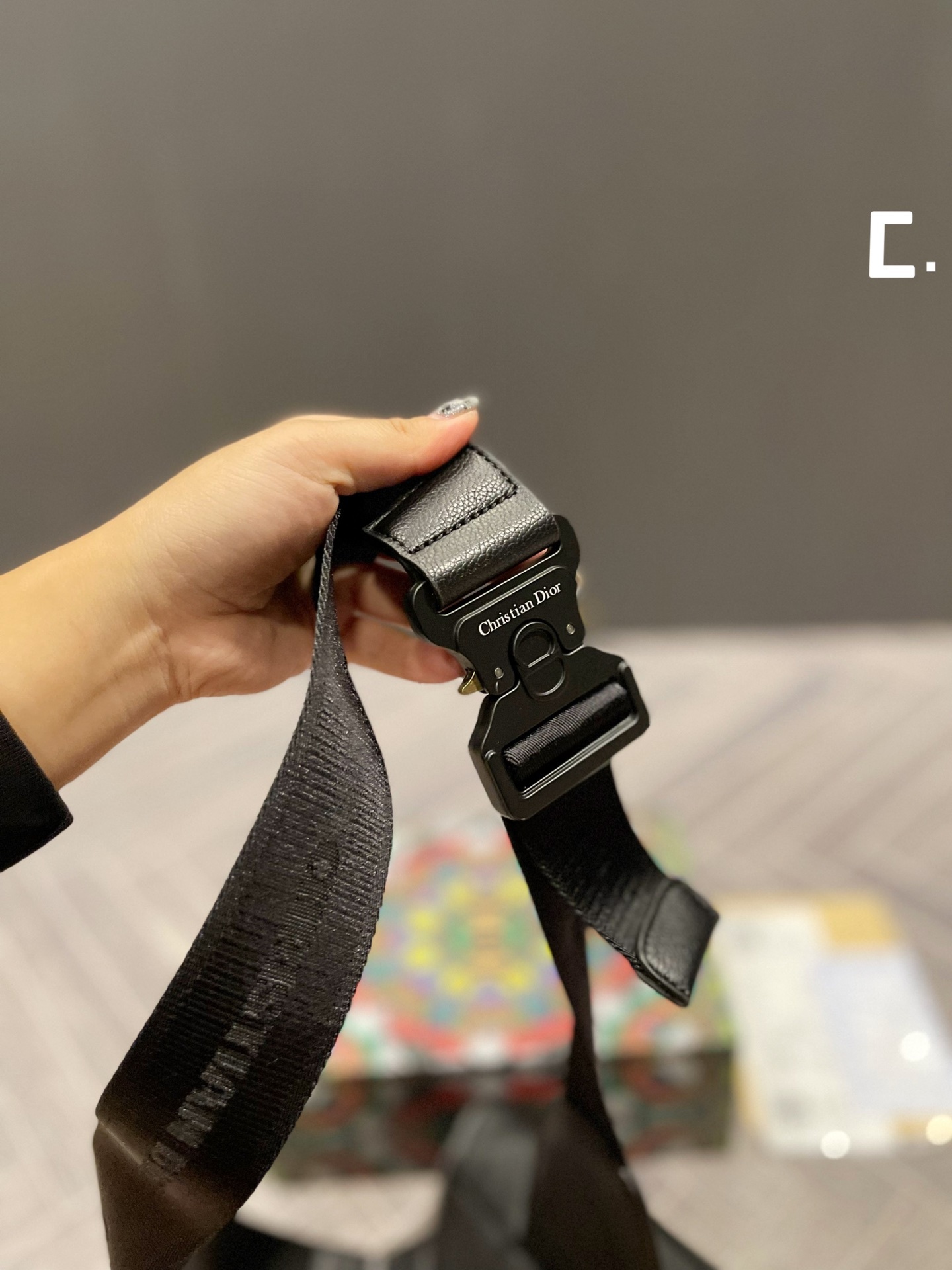 国内直営店即発Dior Saddle胸バッグ