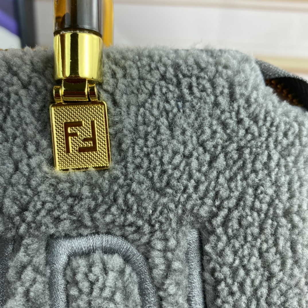 【FENDI公式 旗艦店】 フェンディ ハンドバッグ 当日出荷 好評に付き再入荷！18*12CM