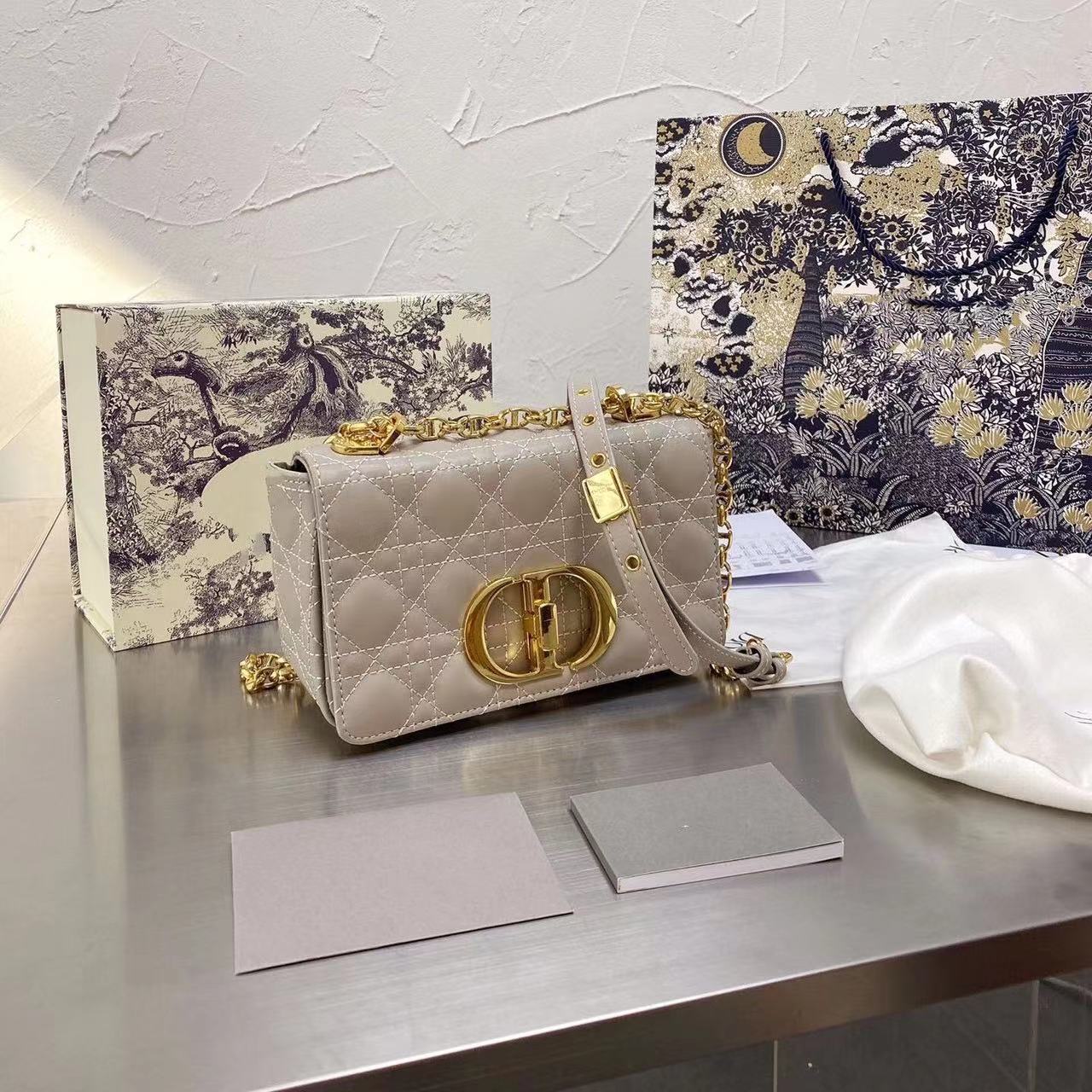 新作 DIOR CARO スモールバッグ カナージュ ソフトカーフスキン