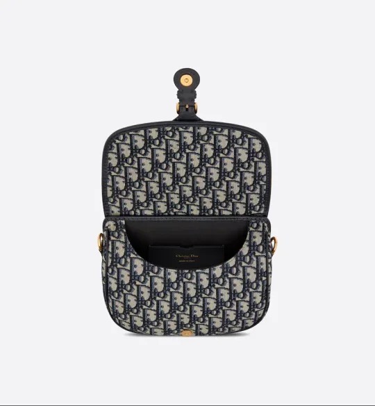 【DIOR】✨今季のトレンド！★矢野未希子さん愛用★日本人気上昇中↑↑↑超難入手！早い者勝ち！DIOR BOBBY ミディアムバッグ