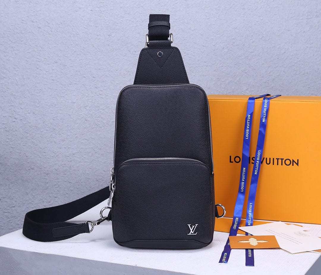 LOUIS VUITTON スリングバック　タイガ M30443