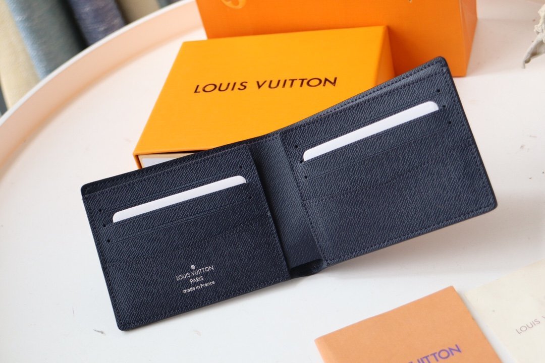Louis Vuitton (ルイ・ヴィトン) 財布 11x9x2 cm