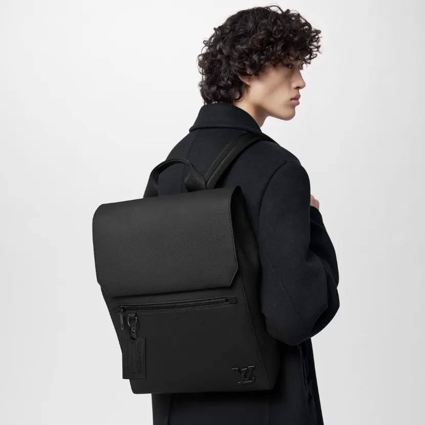 シルエットが美しい LOUIS VUITTON ファストライン バッグパック M21367