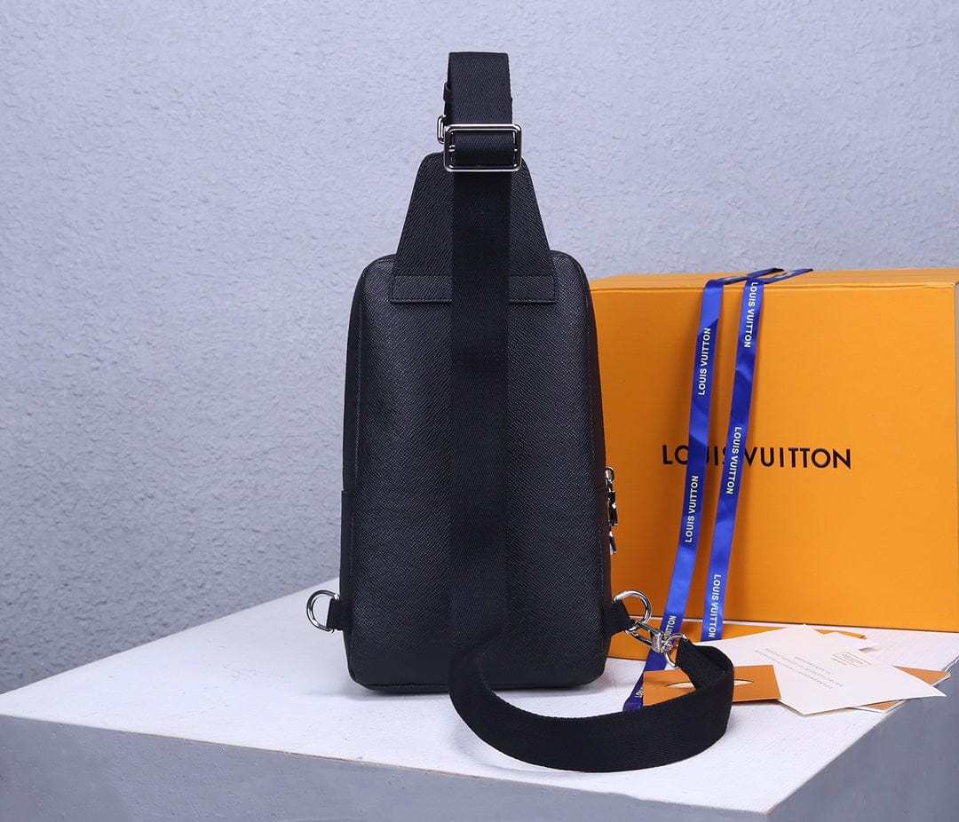 LOUIS VUITTON スリングバック　タイガ M30443