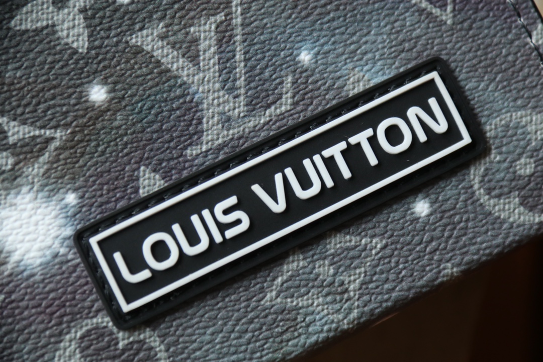 LOUIS VUITTON（ルイヴィトン）POCHETTE VOYAGE クラッチバッグ M44448