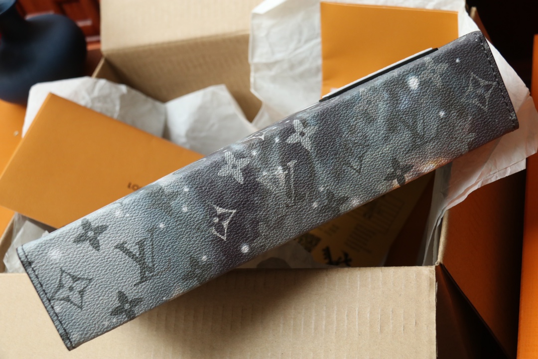 LOUIS VUITTON（ルイヴィトン）POCHETTE VOYAGE クラッチバッグ M44448