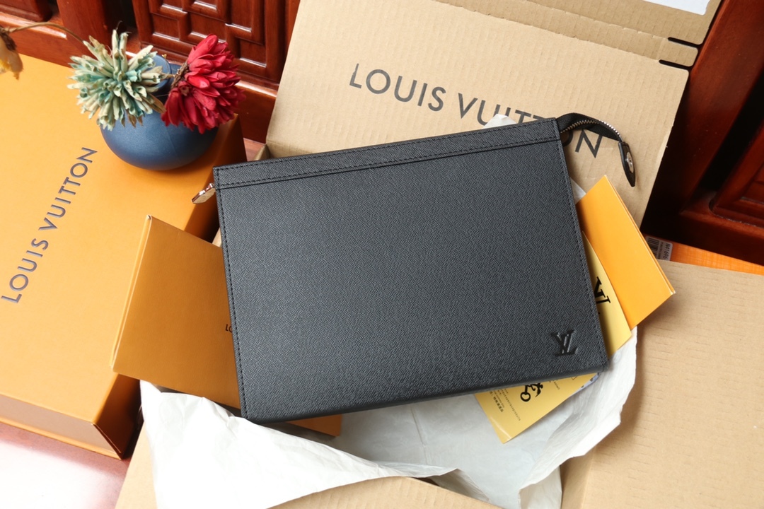 LOUIS VUITTON（ルイヴィトン）POCHETTE VOYAGE クラッチバッグ M30676