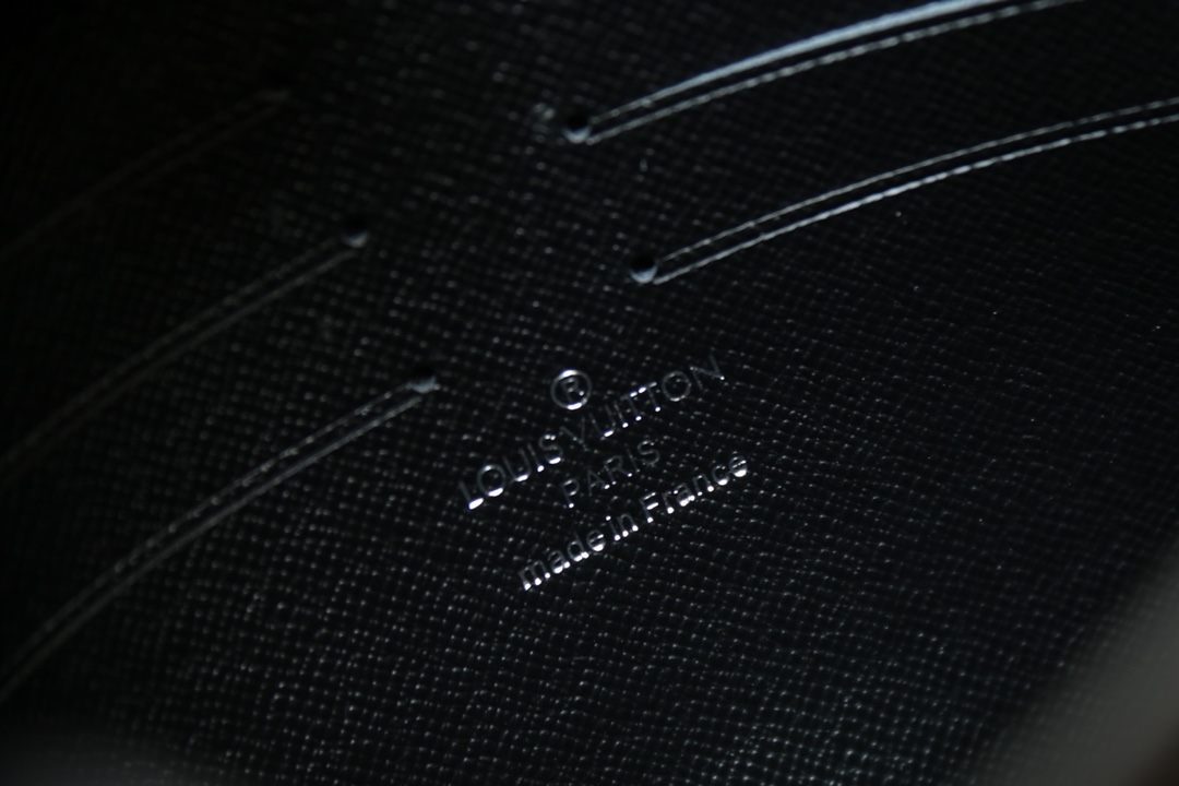 LOUIS VUITTON（ルイヴィトン）POCHETTE VOYAGE クラッチバッグ M30450