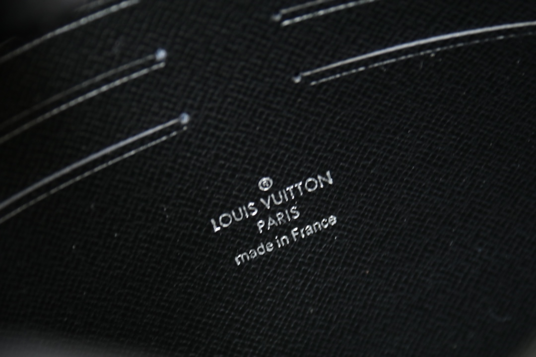 LOUIS VUITTON（ルイヴィトン）POCHETTE VOYAGE クラッチバッグ M61692