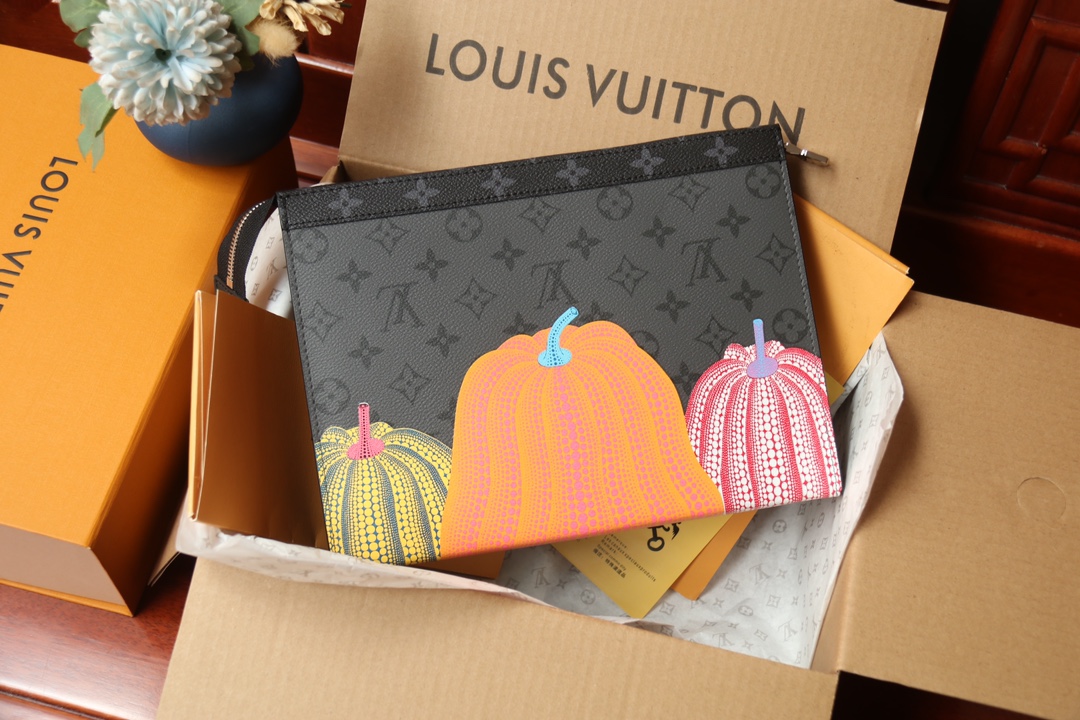 LOUIS VUITTON（ルイヴィトン）POCHETTE VOYAGE クラッチバッグ M81973