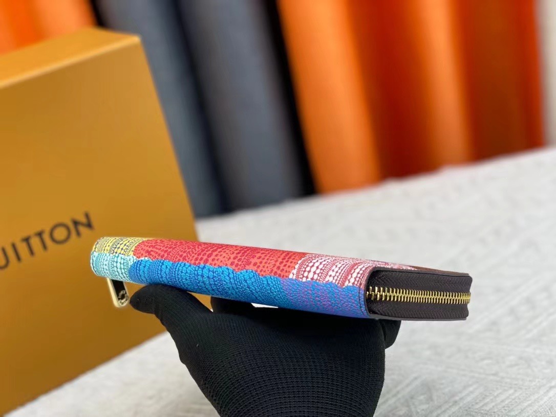 LOUIS VUITTON（ルイヴィトン）Zippy 財布 M60017