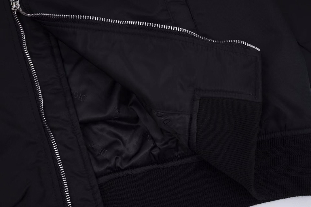 【DIOR公式旗艦店】ディオール ジャケット 綿入り ご好評に付き再入荷！