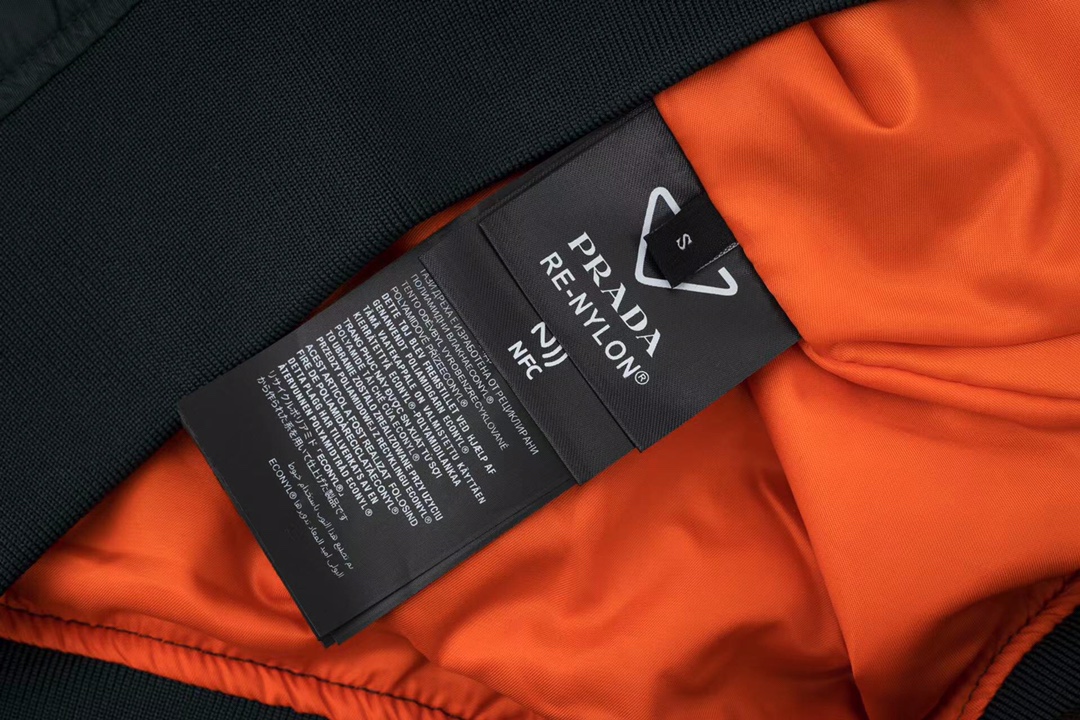 【PRADA旗艦店】プラダ ジャケット ご好評に付き再入荷！