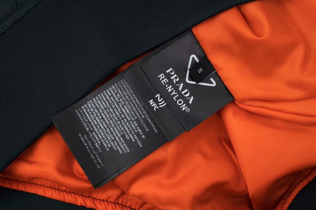 【PRADA旗艦店】プラダ ジャケット ご好評に付き再入荷！