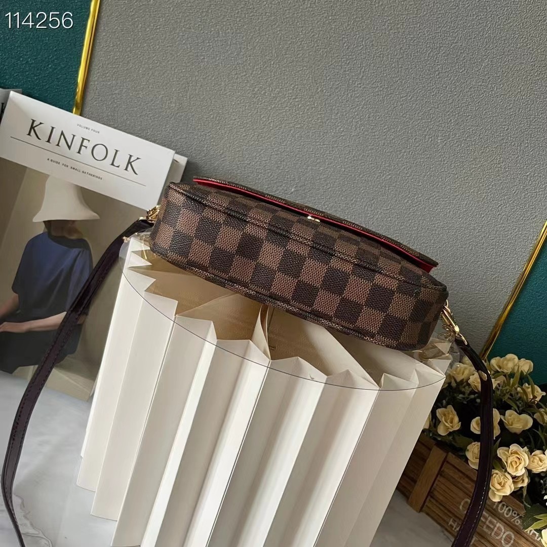 LOUIS VUITTON ルイヴィトン Wallet On Chain Ivy M81992