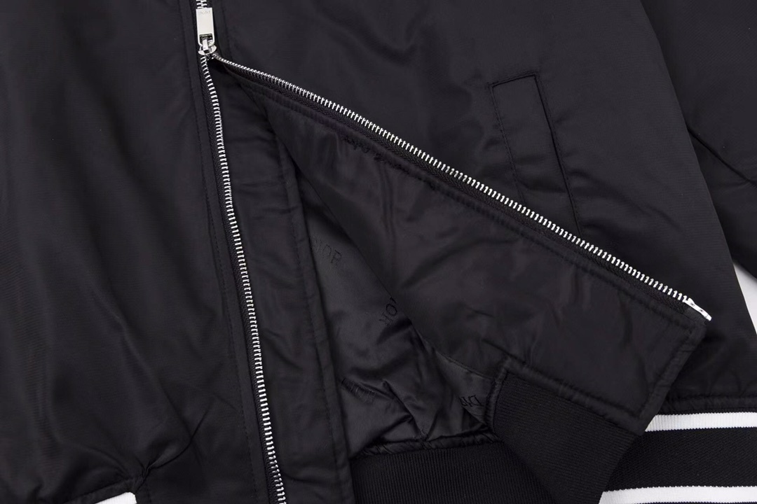 【DIOR公式旗艦店】ディオール ジャケット 綿入り ご好評に付き再入荷！