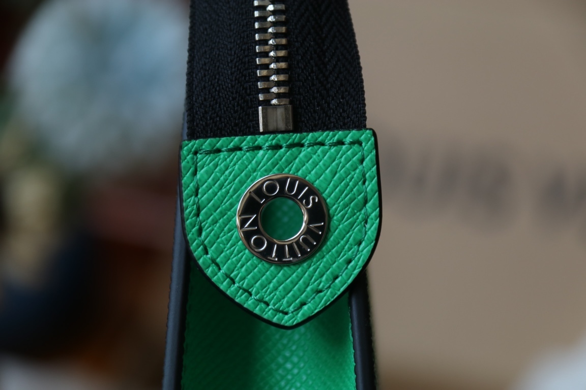 LOUIS VUITTON ルイヴィトン POCHETTE VOYAGE クラッチバッグ M83099