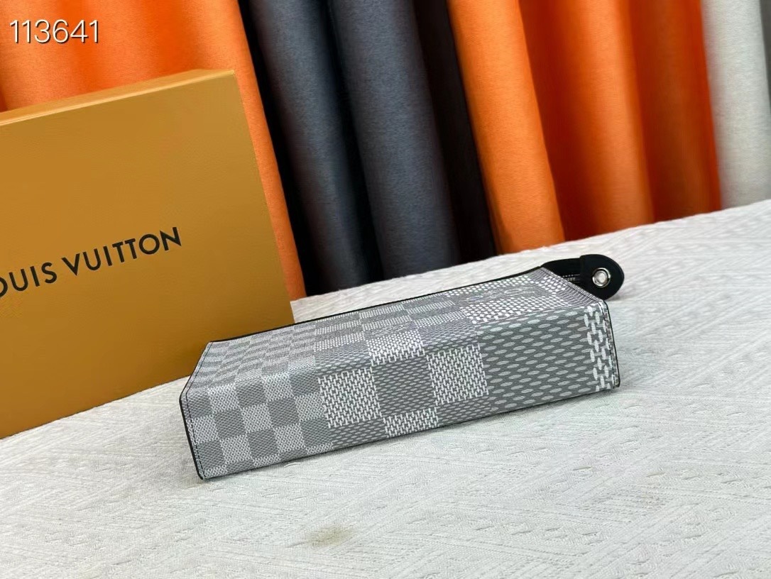 LOUIS VUITTON ルイヴィトン Pochette Voyage クラッチバッグ M61692