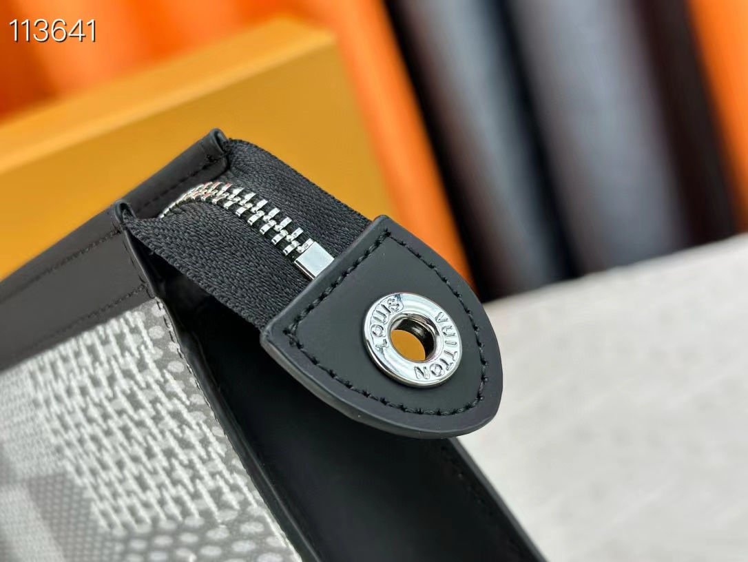 LOUIS VUITTON ルイヴィトン Pochette Voyage クラッチバッグ M61692