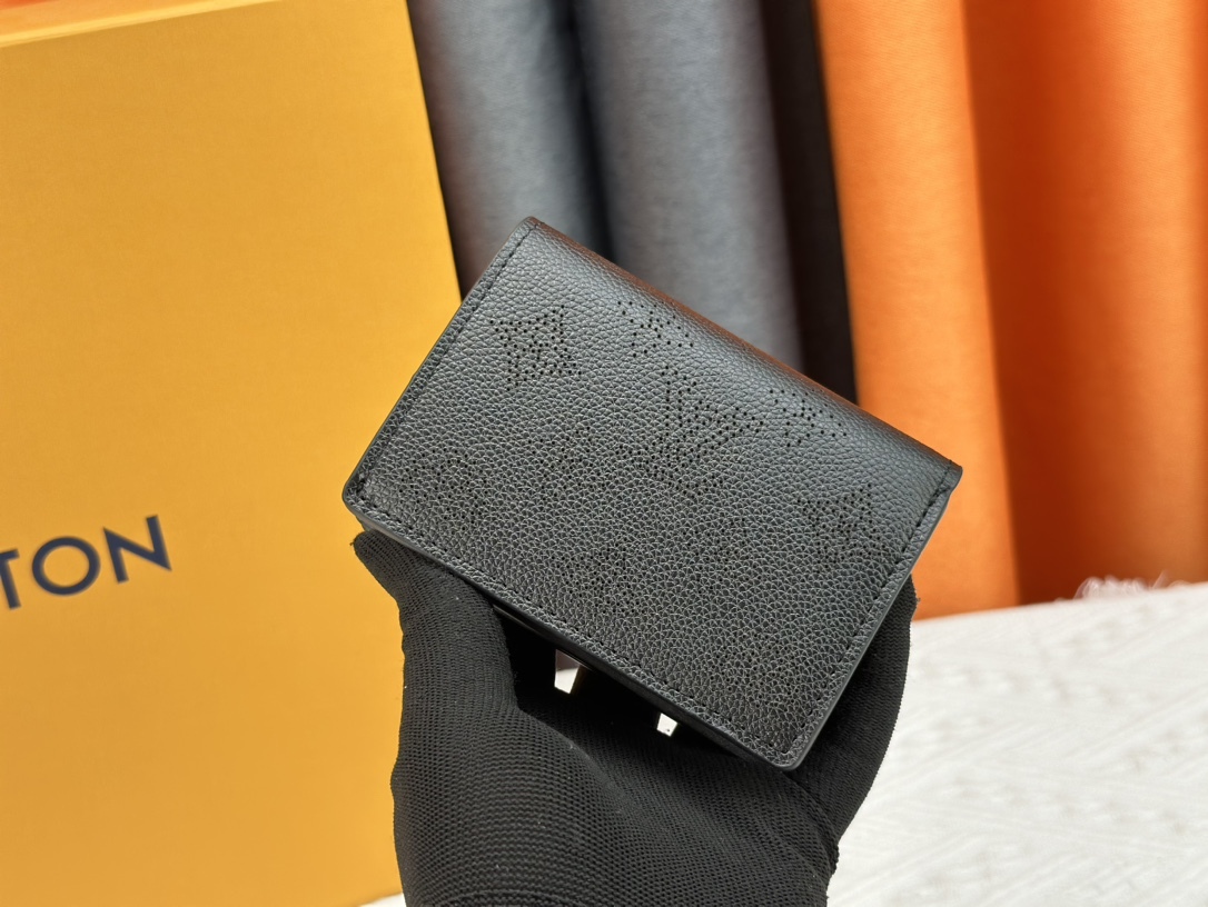 LOUIS VUITTON（ルイヴィトン）Cléa 財布 M80152