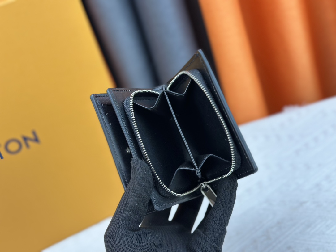 LOUIS VUITTON（ルイヴィトン）Cléa 財布 M80152