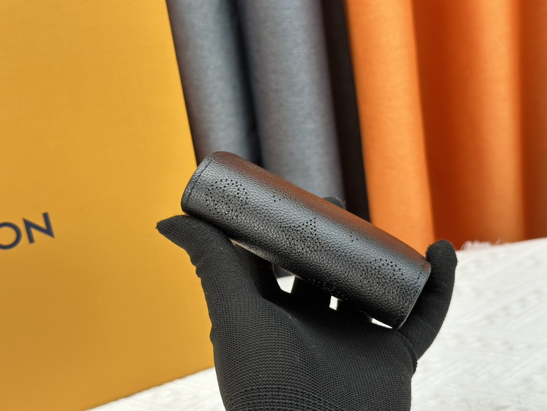 LOUIS VUITTON（ルイヴィトン）Cléa 財布 M80152