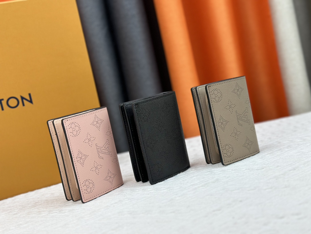 LOUIS VUITTON（ルイヴィトン）Cléa 財布 M80152