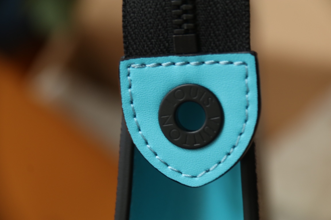 LOUIS VUITTON（ルイヴィトン）Pochette Voyage クラッチバッグ M11466