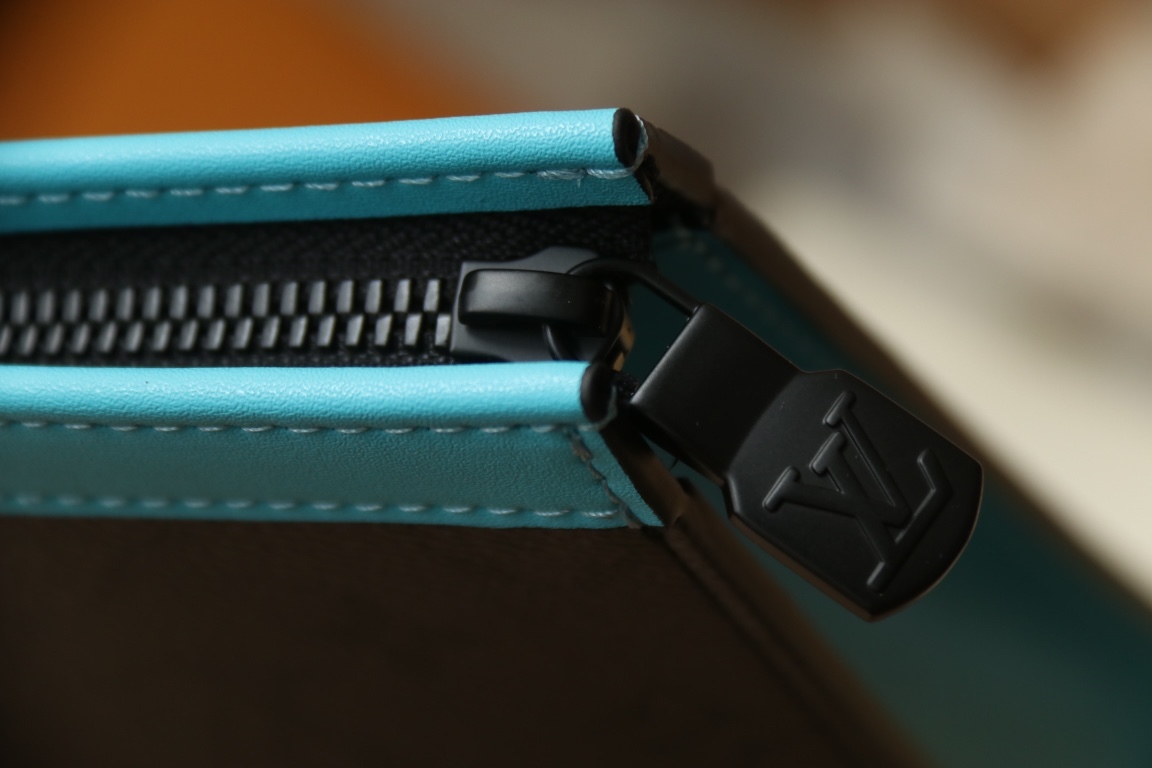 LOUIS VUITTON（ルイヴィトン）Pochette Voyage クラッチバッグ M11466