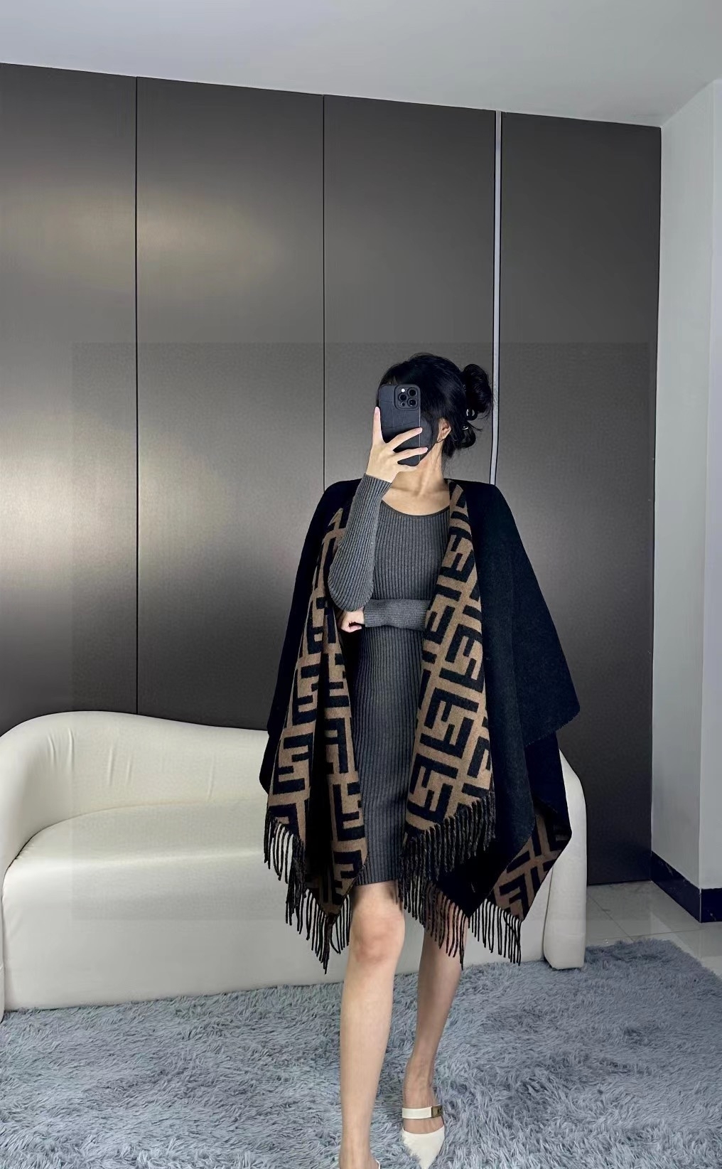 【FENDI旗艦店】フェンディ マント ショール ご好評に付き再入荷！