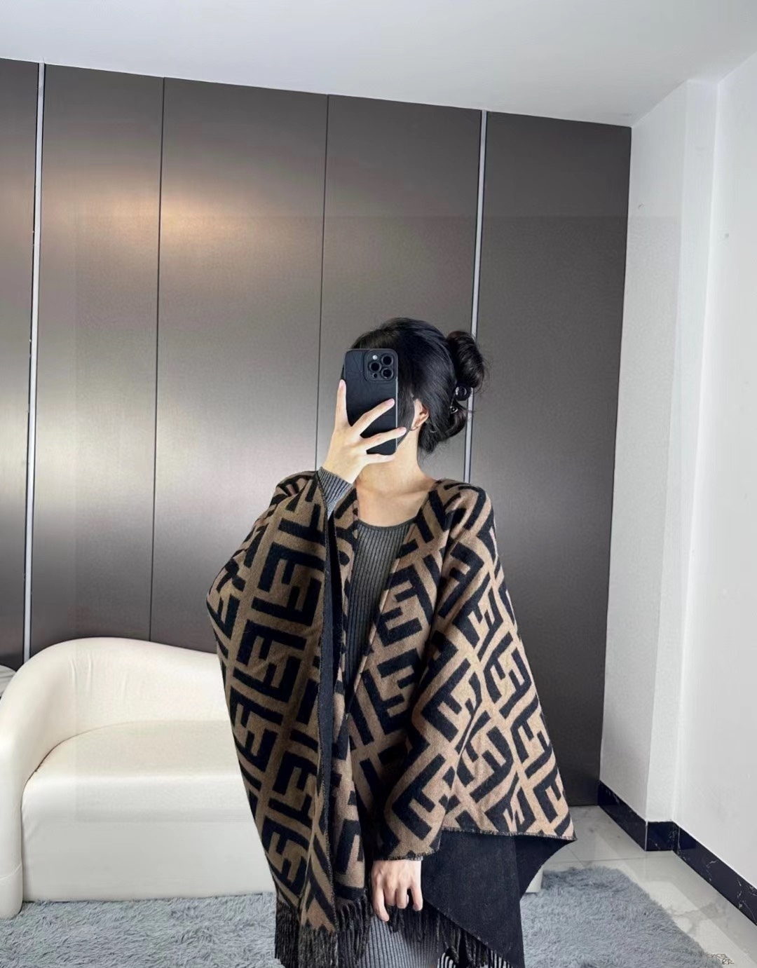 【FENDI旗艦店】フェンディ マント ショール ご好評に付き再入荷！