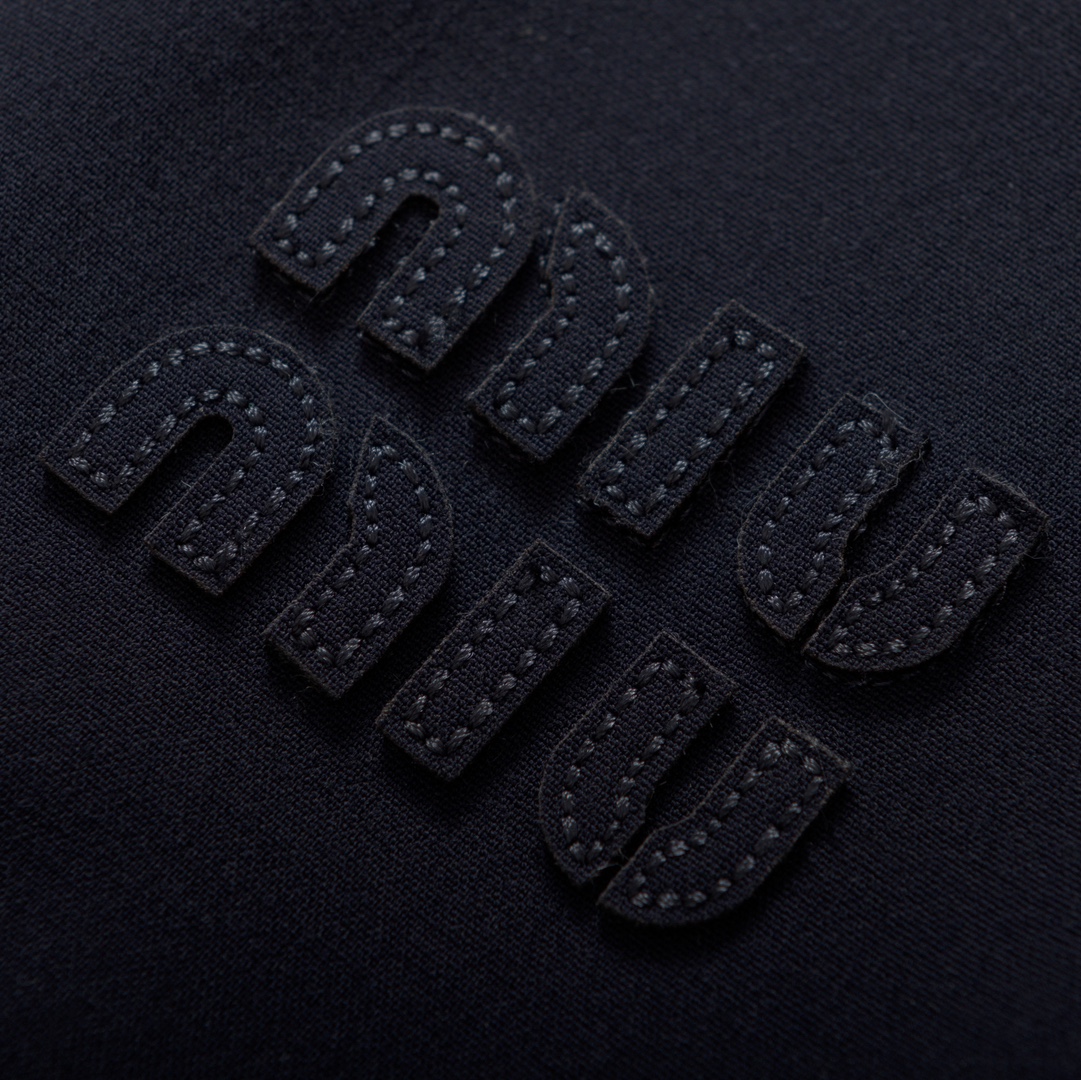 【MIU MIU旗艦店】 ジャケット ご好評に付き再入荷！