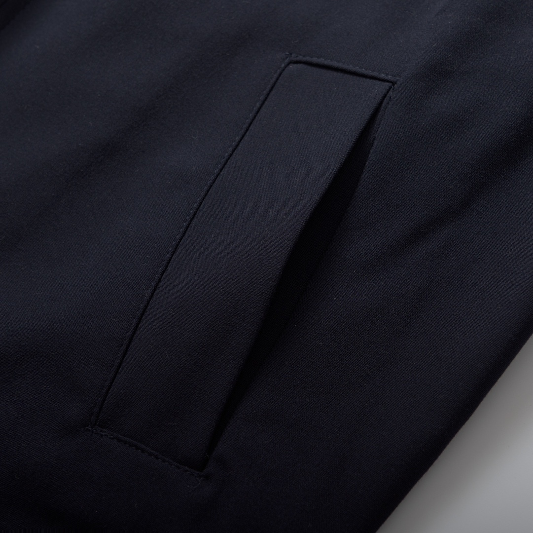 【MIU MIU旗艦店】 ジャケット ご好評に付き再入荷！