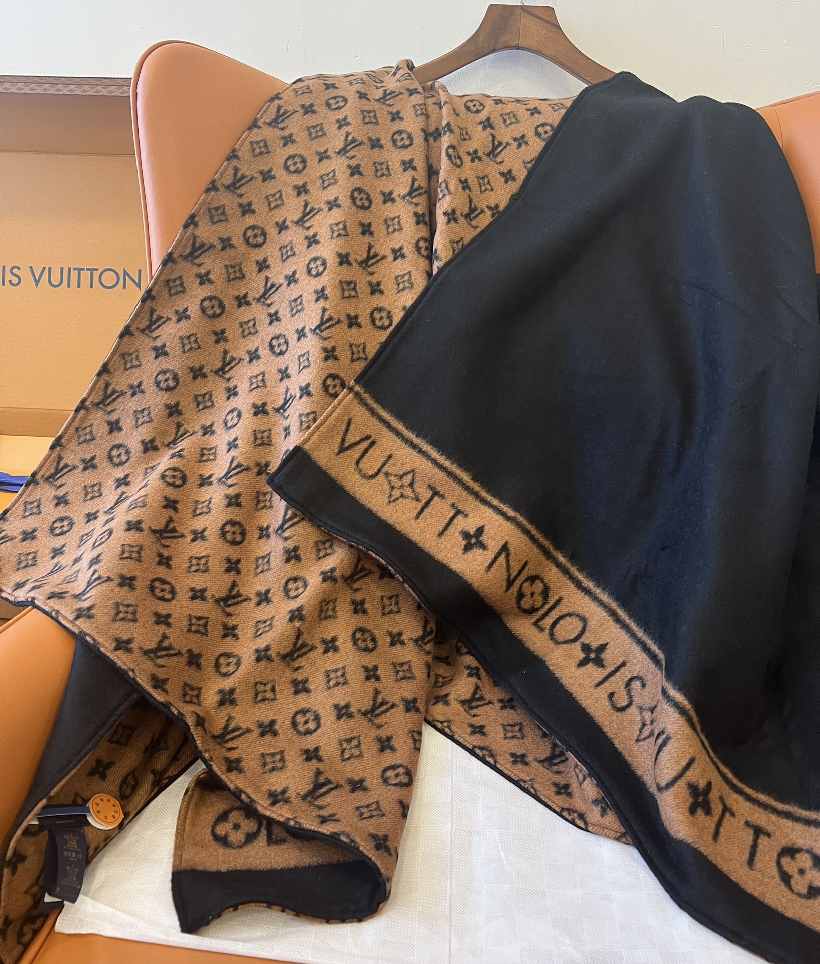 【LOUIS VUITTON旗艦店】ルイヴィトン マント ショール ご好評に付き再入荷！