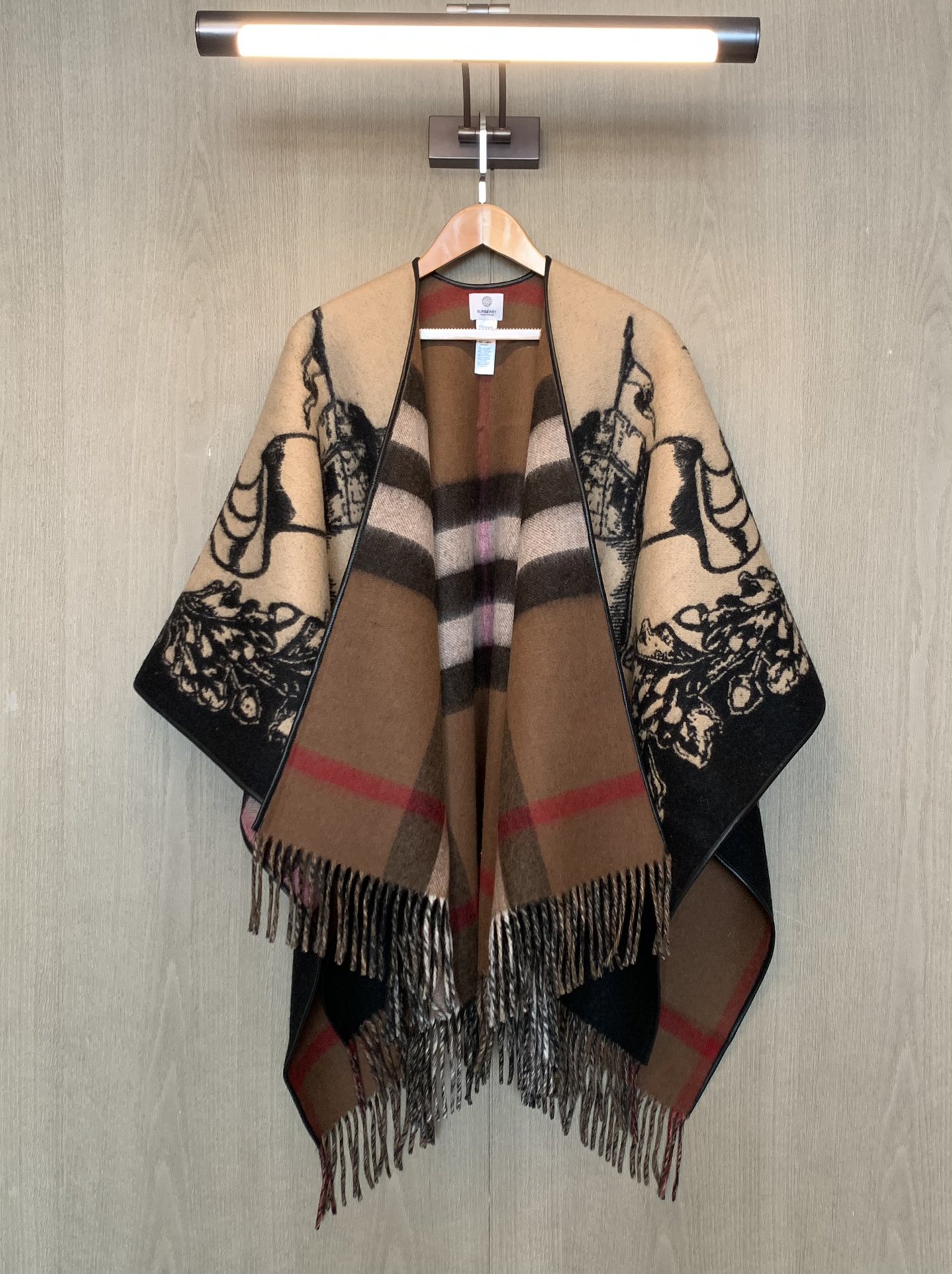 【BURBERRY旗艦店】バーバリー マント ショール ご好評に付き再入荷！