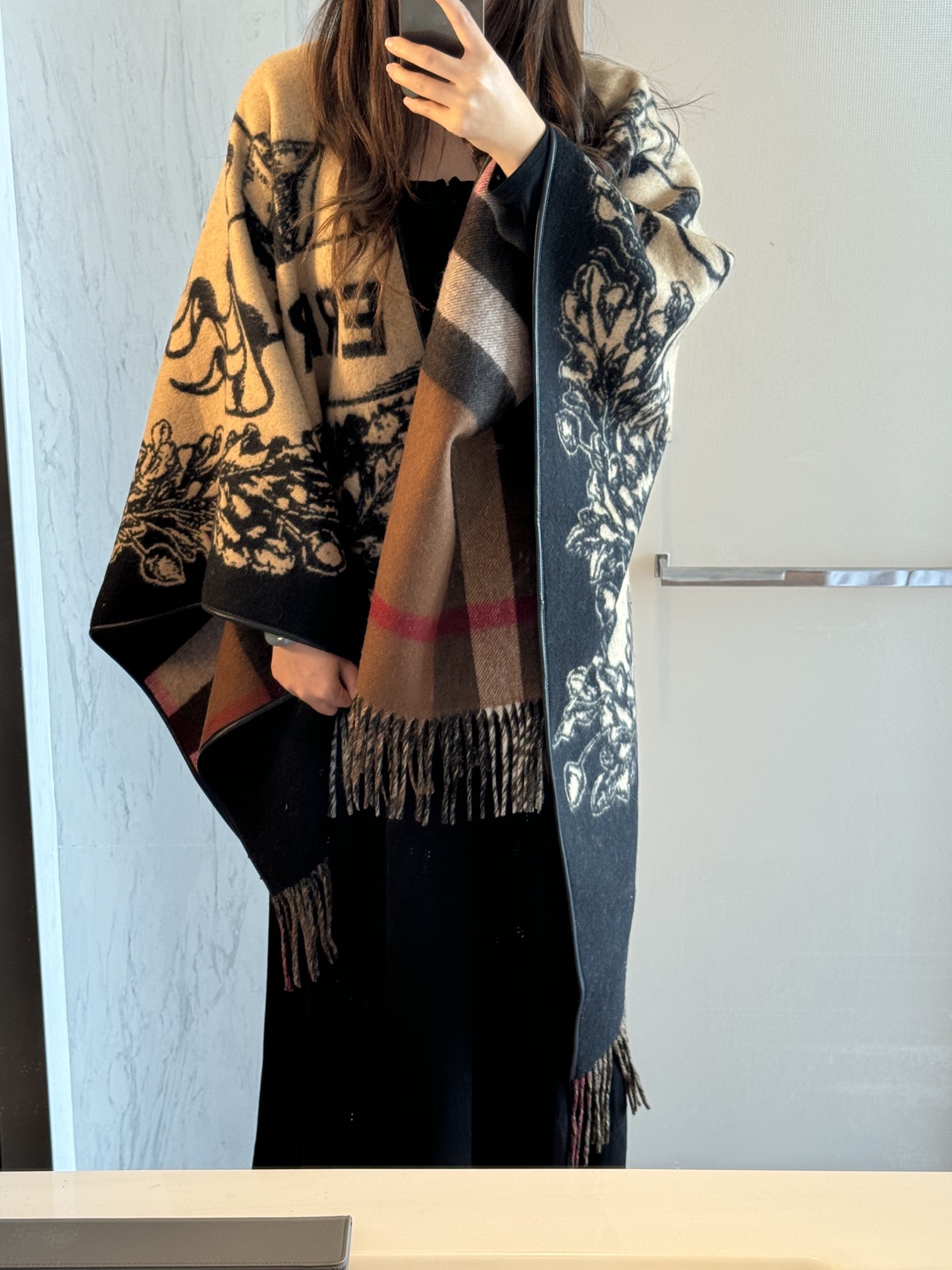 【BURBERRY旗艦店】バーバリー マント ショール ご好評に付き再入荷！