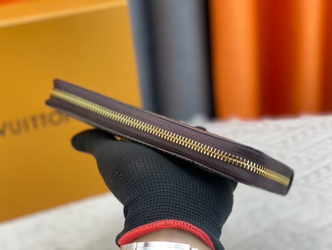 LOUIS VUITTON（ルイヴィトン）Vivian 財布 M60017