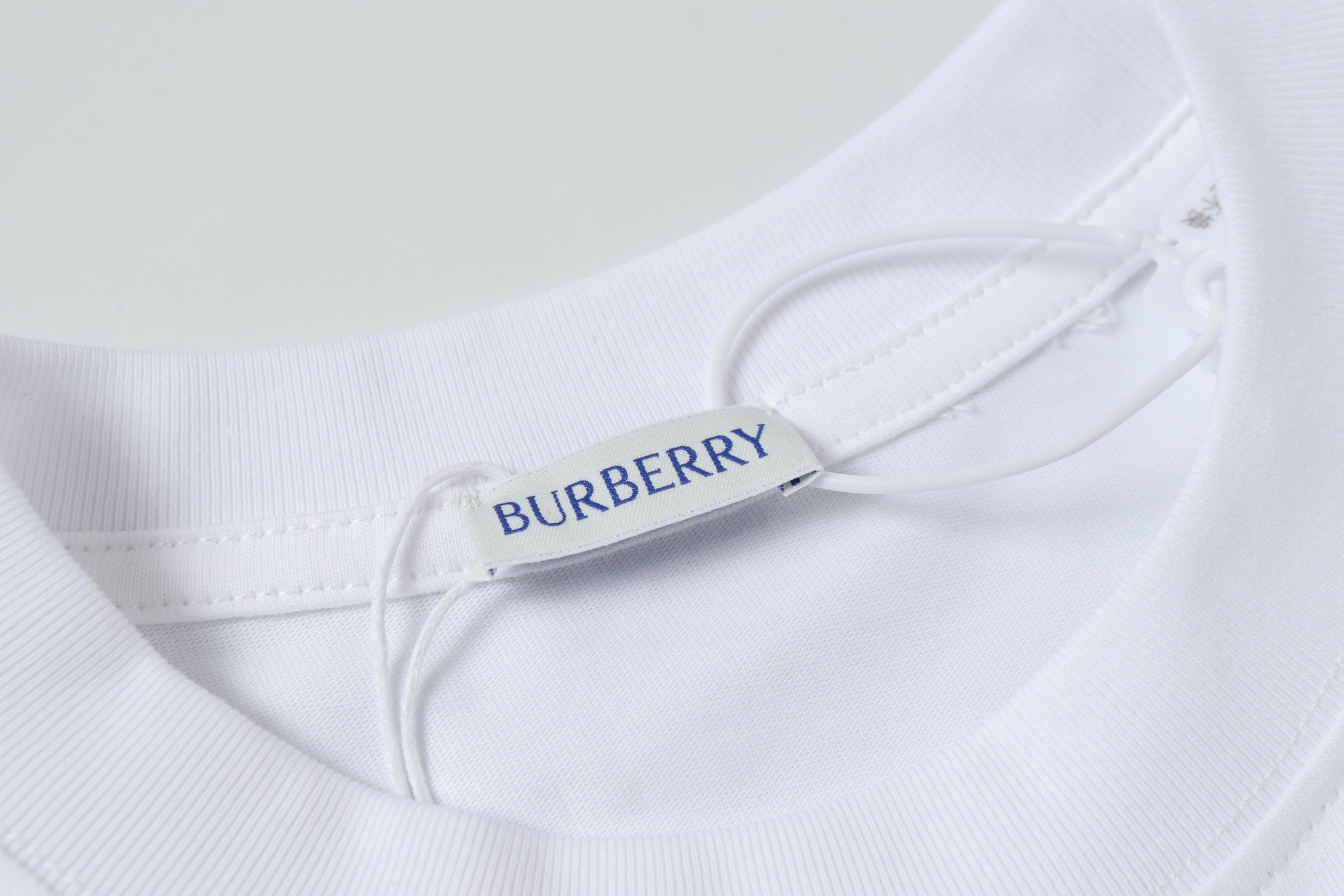 【BURBERRY 公式旗艦店】バーバリー Tシャツ ご好評に付き再入荷！