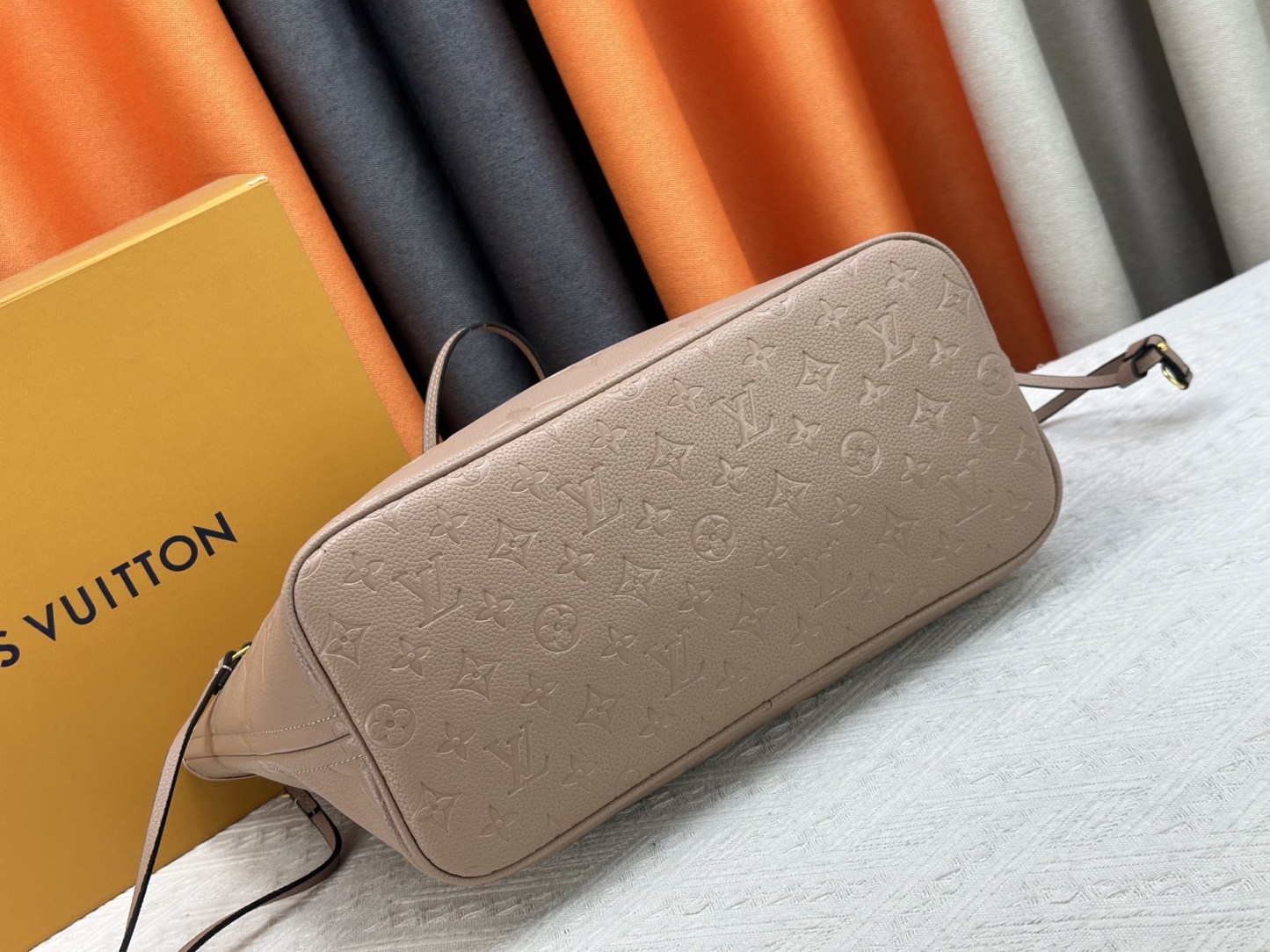 LOUIS VUITTON ルイヴィトン M45686 Neverfull ハンドバッグ