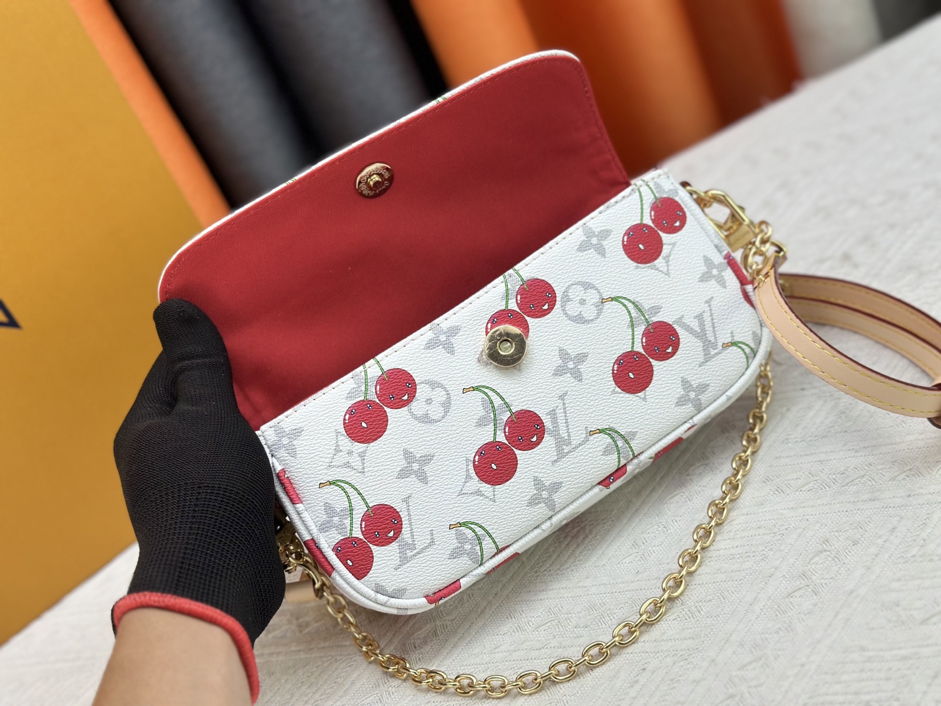 LOUIS VUITTON ルイヴィトン Wallet on Chain Ivy チェーンバッグ M14239