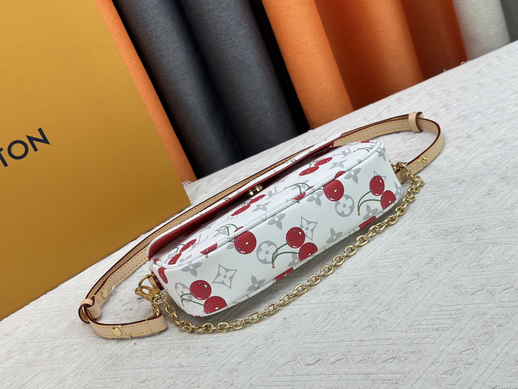 LOUIS VUITTON ルイヴィトン Wallet on Chain Ivy チェーンバッグ M14239