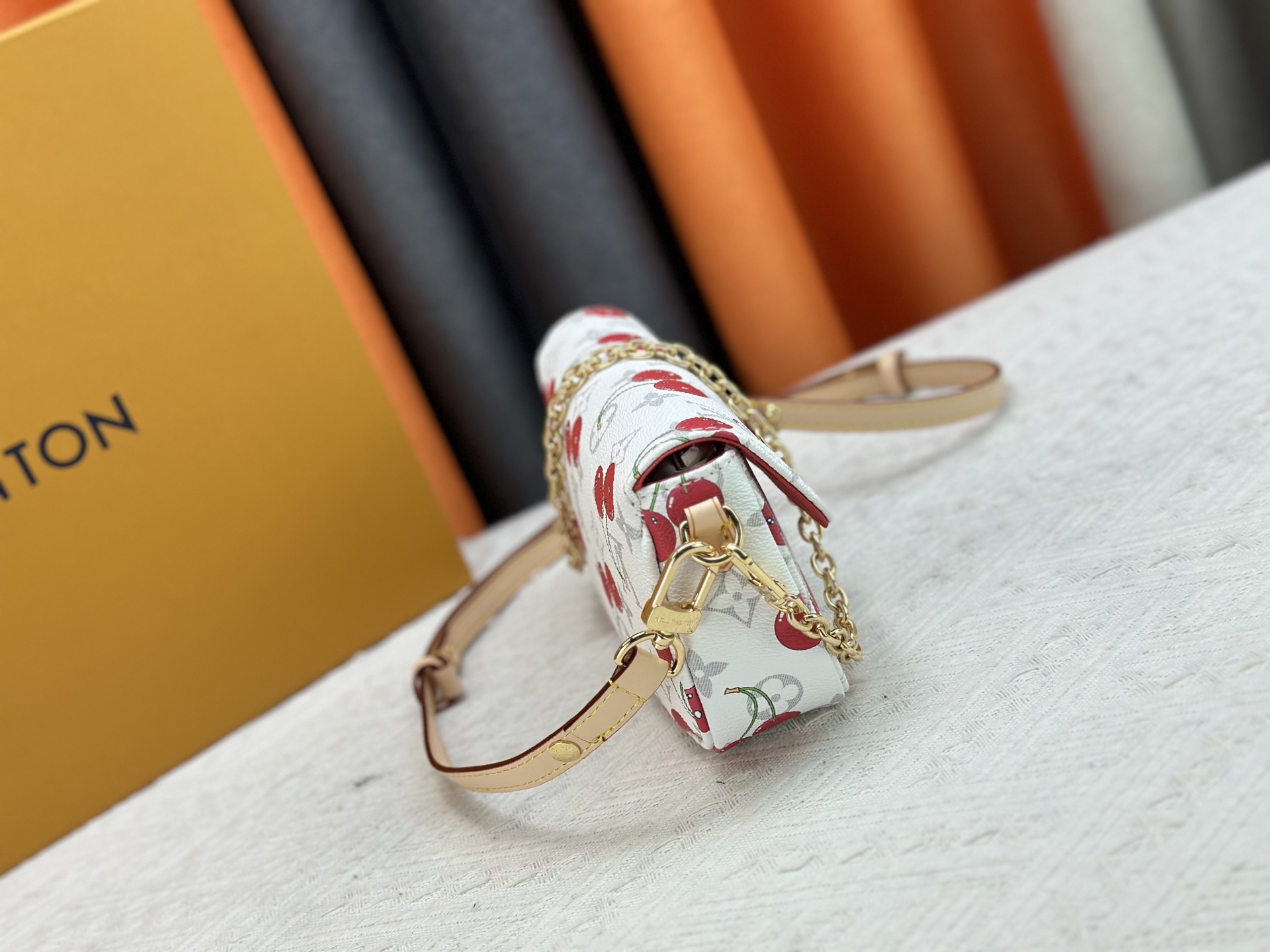 LOUIS VUITTON ルイヴィトン Wallet on Chain Ivy チェーンバッグ M14239