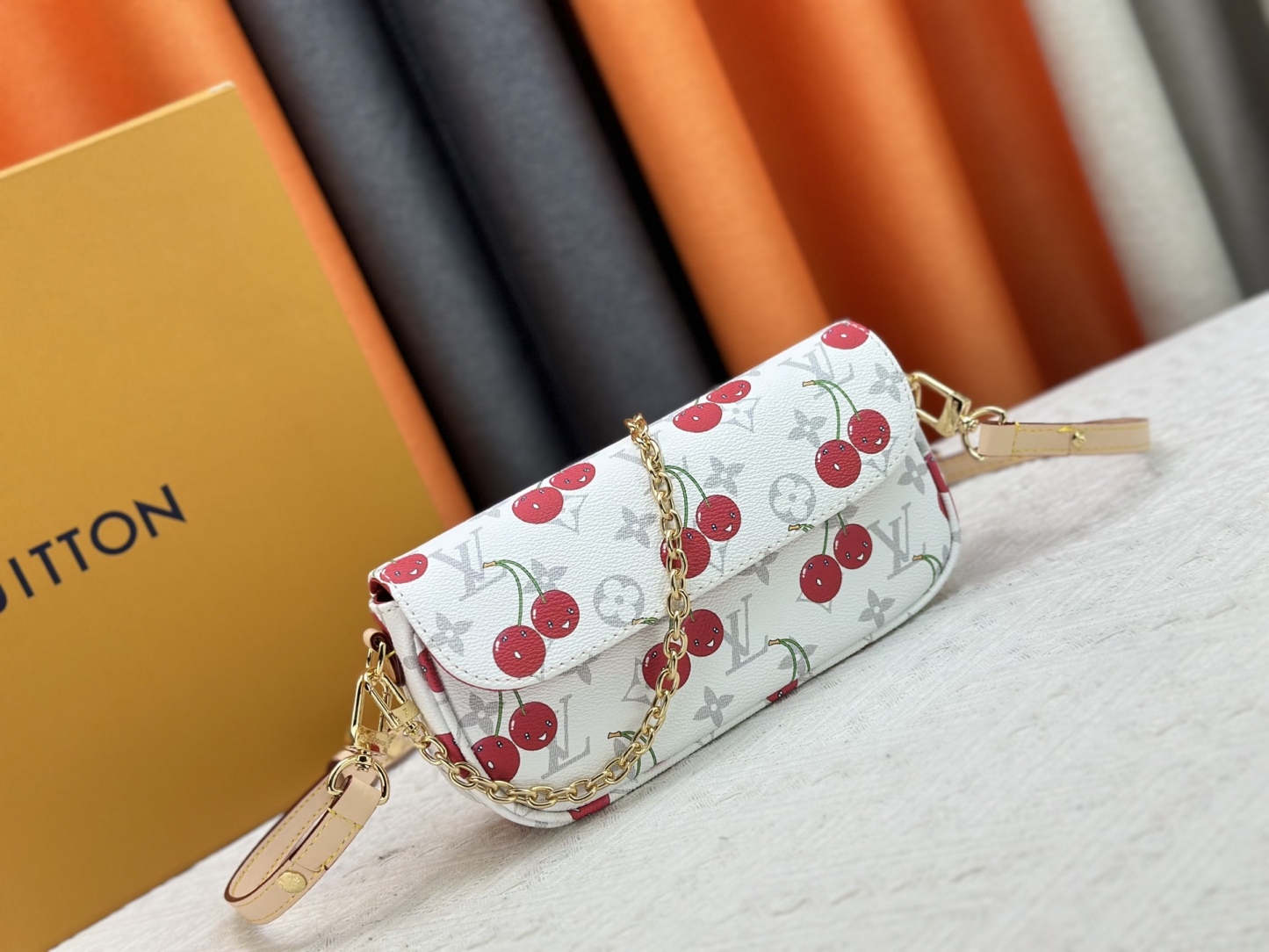 LOUIS VUITTON ルイヴィトン Wallet on Chain Ivy チェーンバッグ M14239