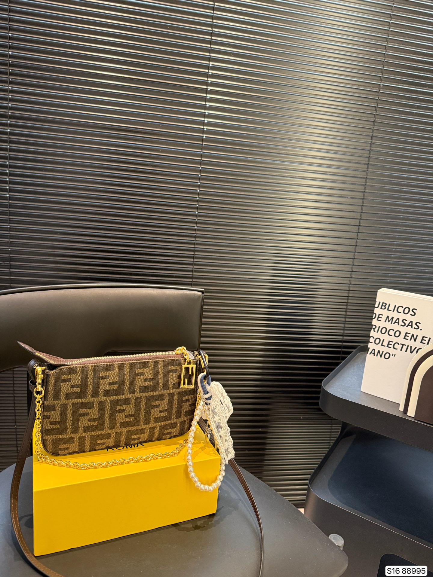 【FENDI公式旗艦店】フェンディ わきバッグ ショルダーバッグ